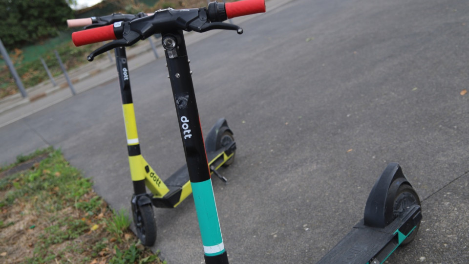Trottinettes en libre-service à Lyon : la mairie garde confiance en Dott, mais...