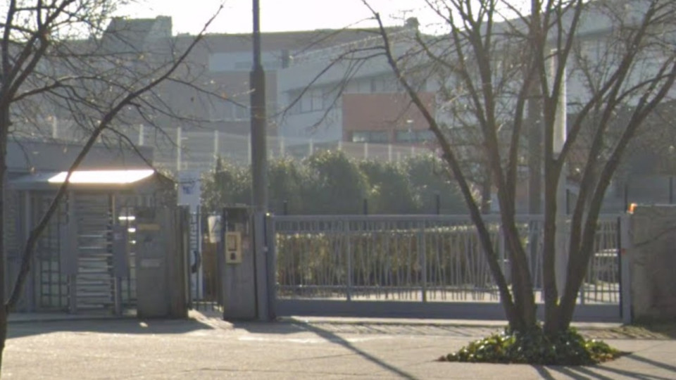 Pr&egrave;s de Lyon : le tag dans les toilettes du lyc&eacute;e parle d'attentat, la s&eacute;curit&eacute; renforc&eacute;e