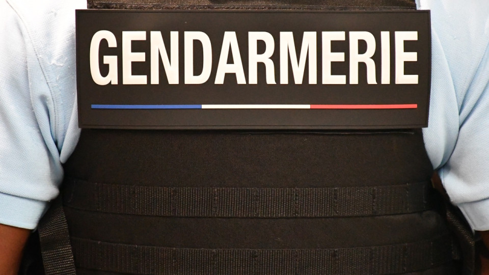 Près de Lyon : il demande une cigarette à une automobiliste, elle refuse, il sort un couteau