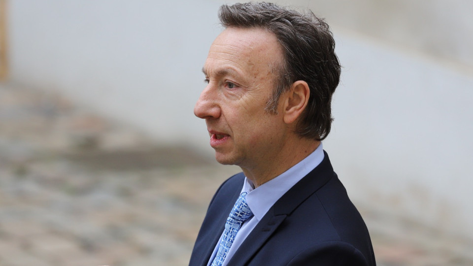 Vitraux de Notre-Dame de Paris : Stéphane Bern en conflit ouvert avec Emmanuel Macron