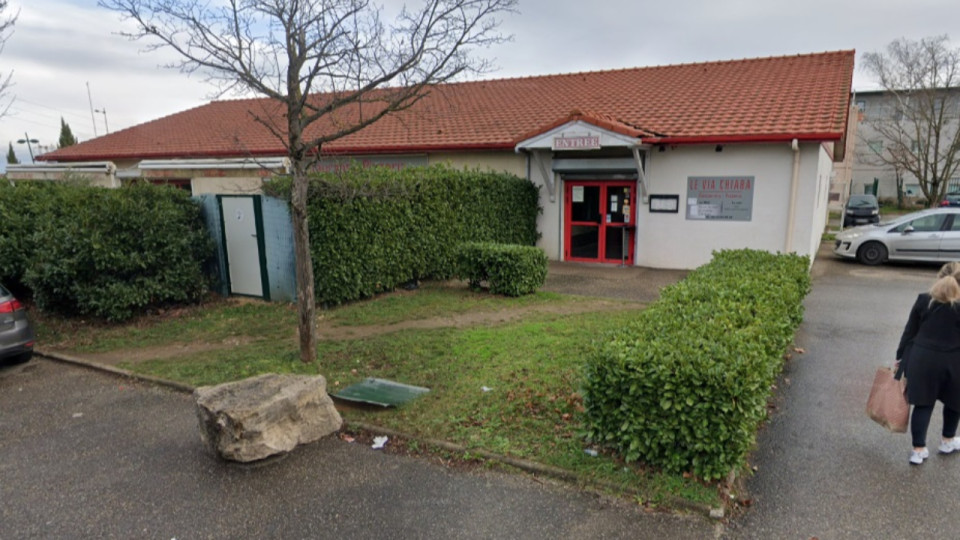 Près de Lyon : une pizzeria ravagée par les flammes, la piste criminelle privilégiée ?