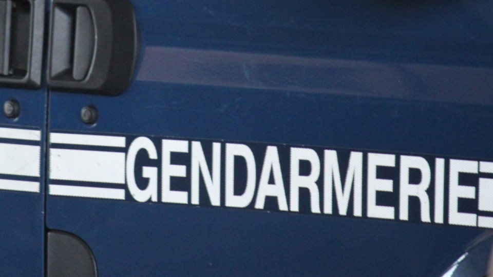 Près de Lyon : des braqueurs déguisés sèment la panique chez les buralistes