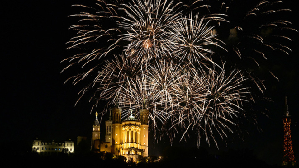 Pour faire des économies, le maire de Lyon pourrait annuler le feu d'artifice du 14 juillet