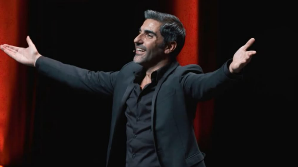 Ary Abittan va-t-il pouvoir jouer à Lyon ? Une association demande la déprogrammation de son spectacle