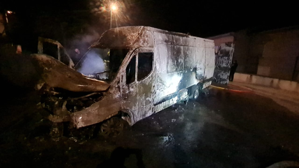 Près de Lyon : un fourgon braqué puis incendié