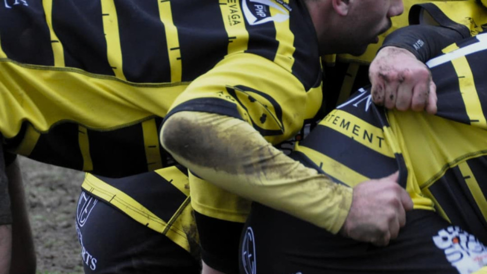 Joueur passé à tabac, gaz lacrymogène dans le vestiaire : le match de rugby à Givors dégénère