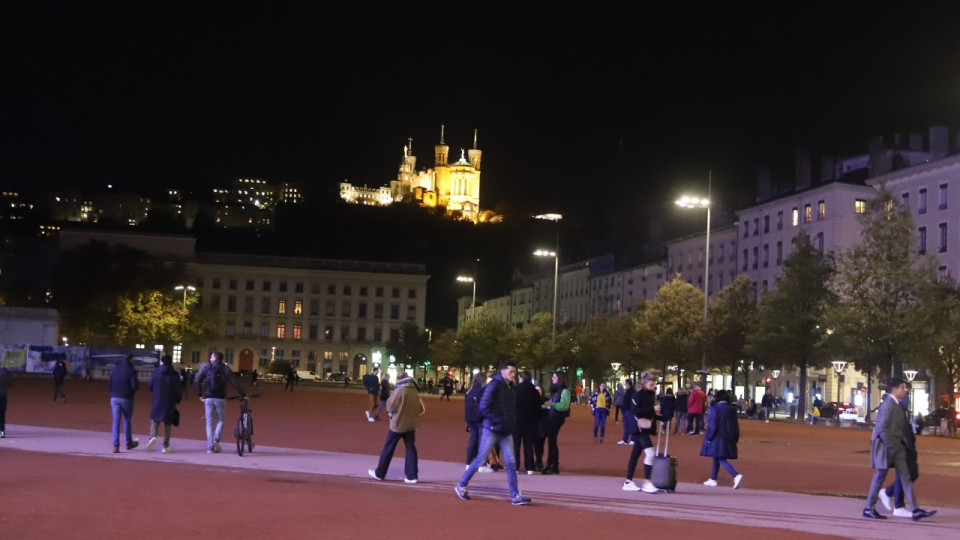 Lyon : arrêté alors qu'il déambulait place Bellecour armé d'un couteau