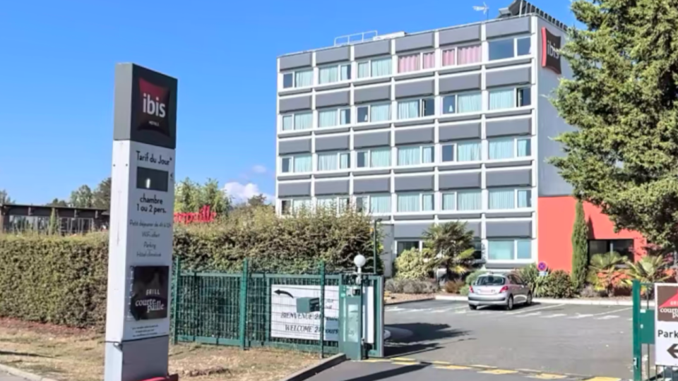 Incendie dans un hôtel près de Lyon : il tente de se défenestrer pour échapper aux flammes