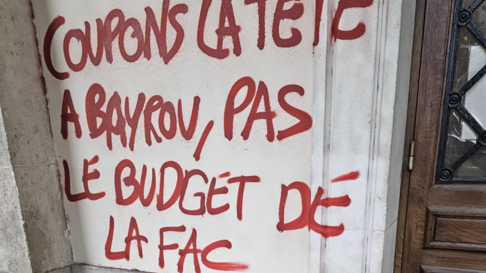 "Coupons la tête à Bayrou" : des tags d'ultragauche et anti-police retrouvés à l'université Lyon 2