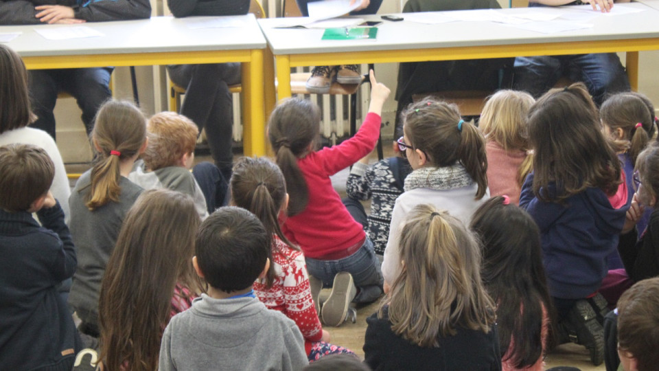 Rhône : les députés LFI dénoncent les fermetures de 158 classes et appellent à la grève
