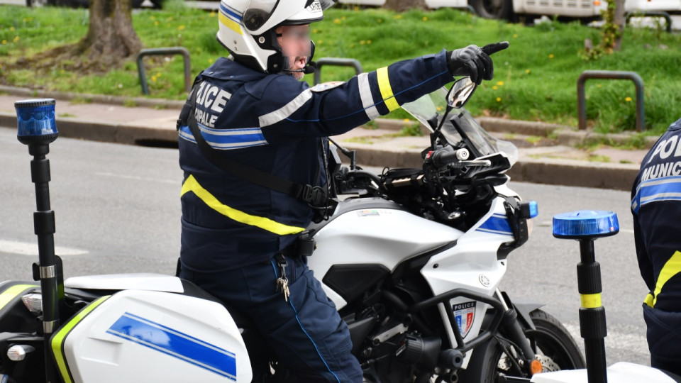 Lyon : un motard de la police municipale blessé après un refus d'obtempérer