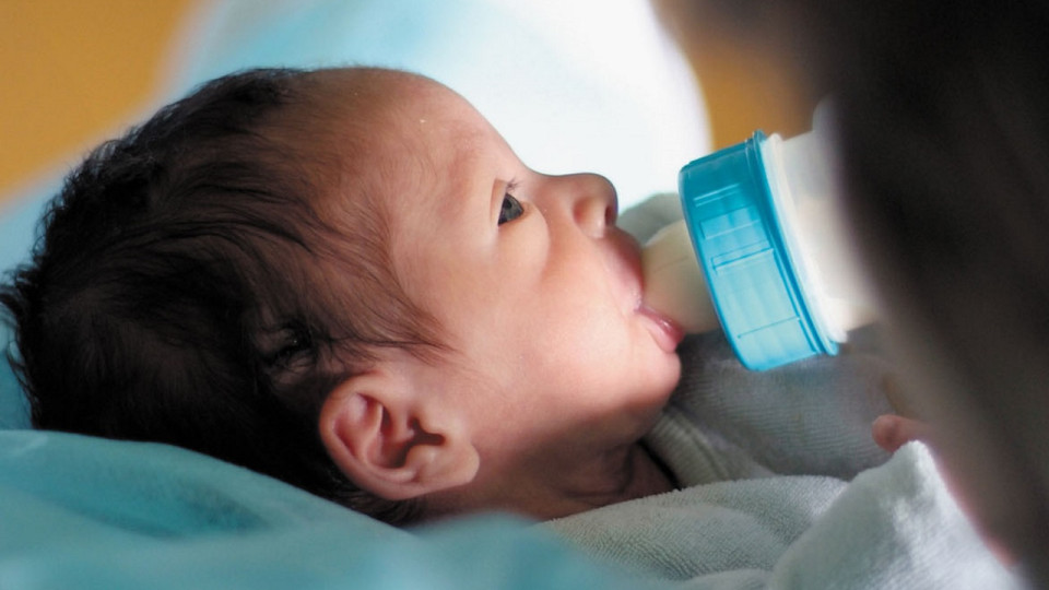 Près de Lyon : un bébé tué à coups de ciseaux, sa mère interpellée