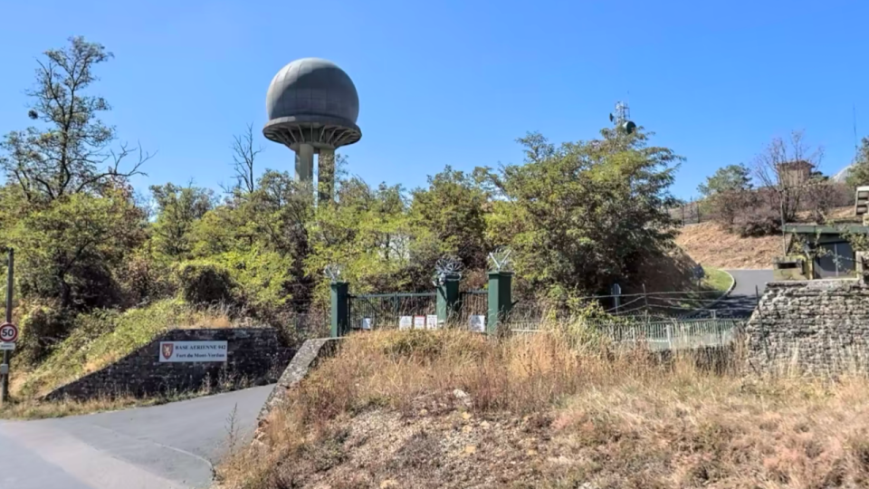 Base du Mont-Verdun : le radar “boule” bientôt démonté après 50 ans de service
