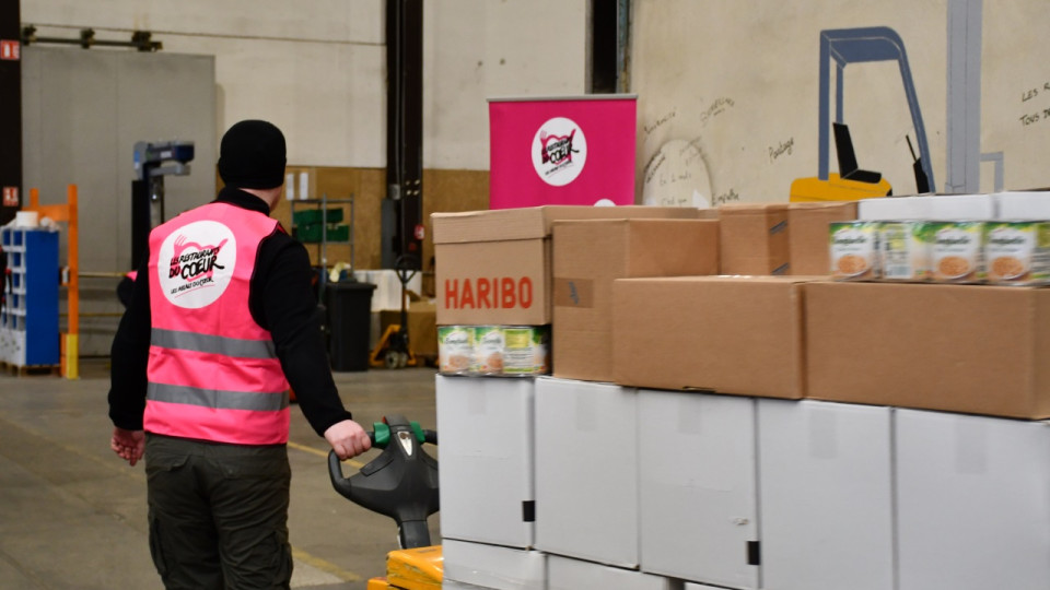 "La générosité des Français ne faiblit pas" : les Restos du Cœur lancent leur collecte annuelle à Lyon