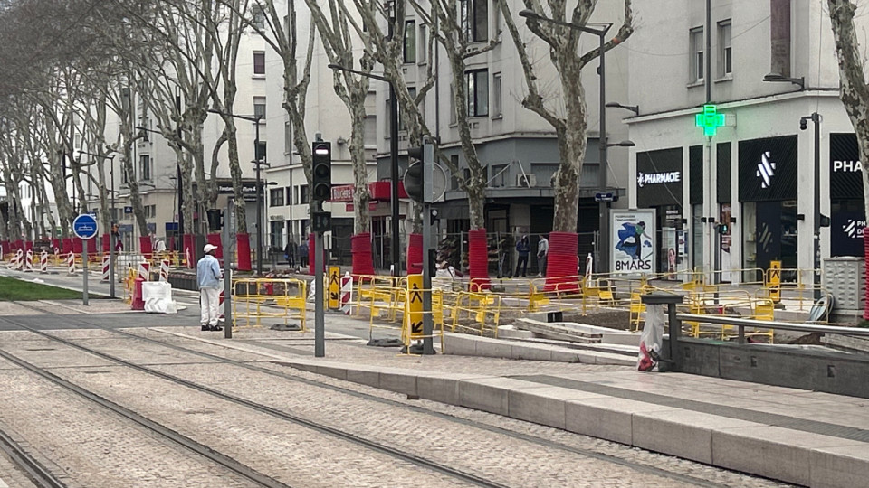Elle doit vendre son commerce à Lyon à cause des travaux : "Je ne dors plus, il ne me reste quasiment plus rien"