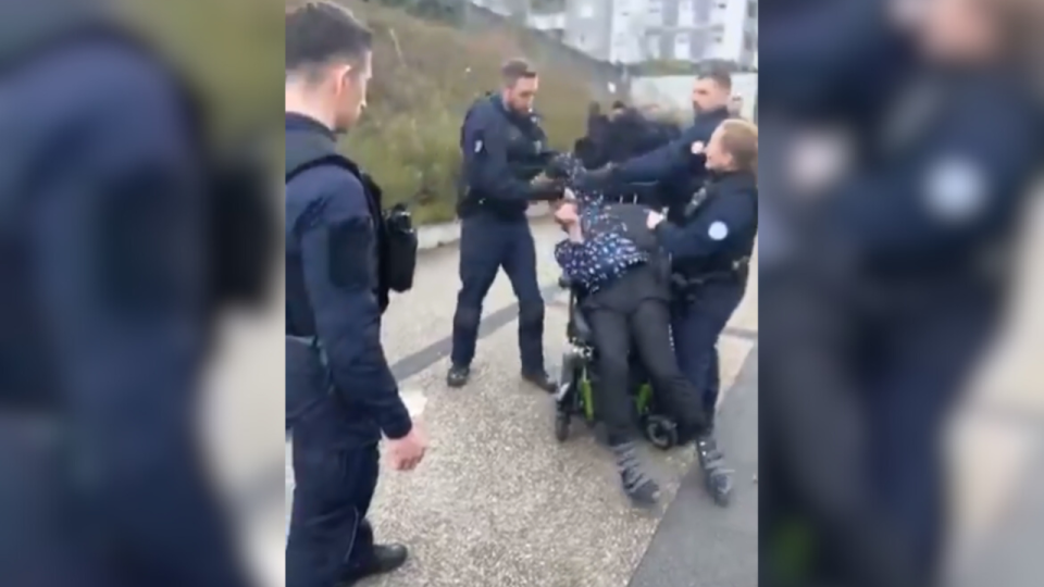 Policier filmé frappant un homme en fauteuil roulant : un CRS lyonnais au cœur de l’enquête ?