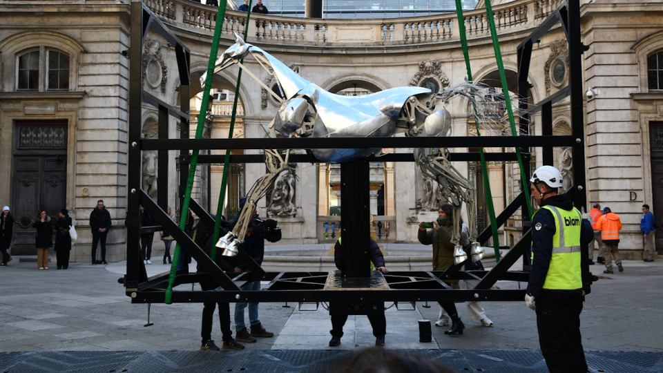 Zeus, le cheval métallique des Jeux Olympiques de Paris 2024, est arrivé à Lyon (PHOTOS)
