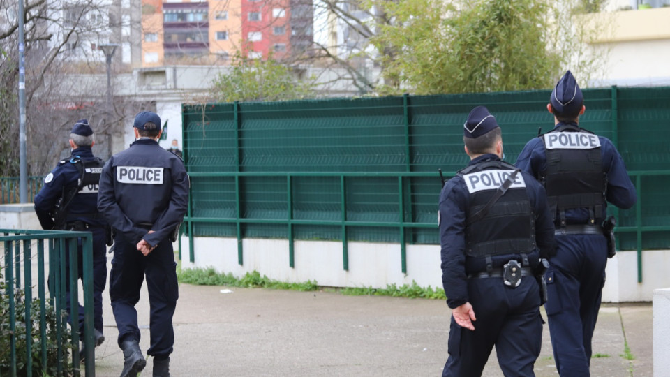 Villeurbanne : des coups de feu près d’un snack, le tireur en fuite
