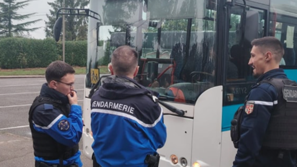 Près de Lyon : moins de 24 heures après une sensibilisation routière… Ce chauffeur de car scolaire n’avait pas tout retenu