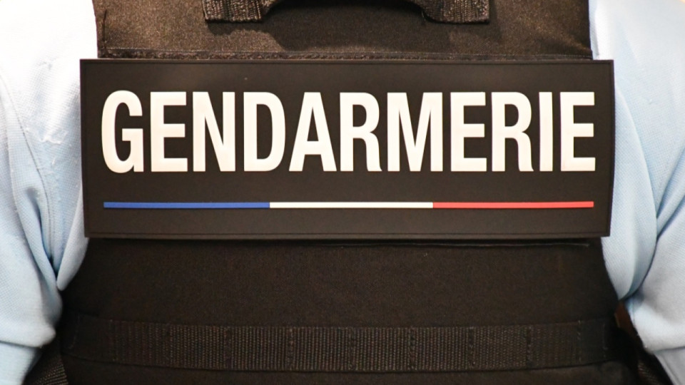 Près de Lyon : : un jeune homme tué par balle, un autre poignardé