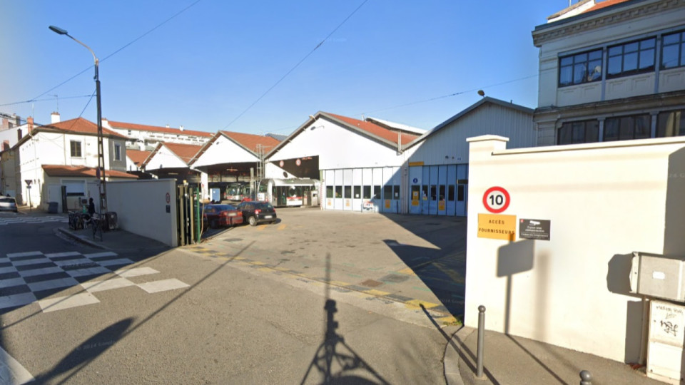 Une fresque participative sur les murs du dépôt TCL à Villeurbanne