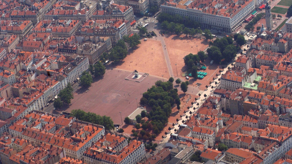 "La Presqu'île ne va pas mourir" : pourquoi la mairie de Lyon refuse de créer un fonds d'urgence pour les commerçants ?