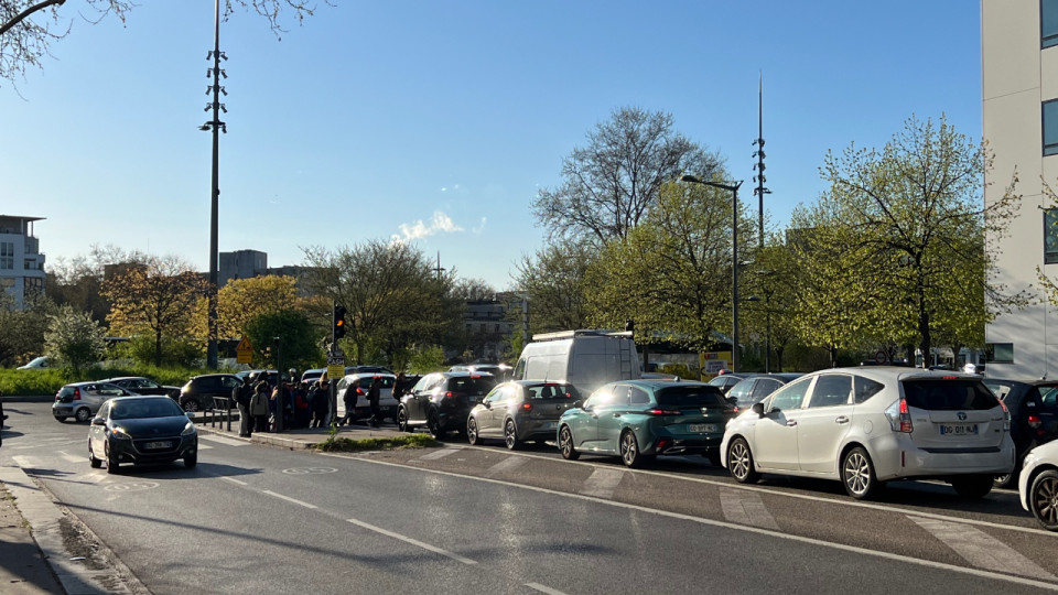Panne des feux tricolores à Lyon 7e : circulation chaotique devant la Halle Tony Garnier