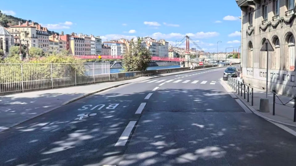 Radar à 30 km/h, fin du couloir bus-vélo, stationnement supprimé en catimini : à Lyon, le quai Tilsitt se transforme