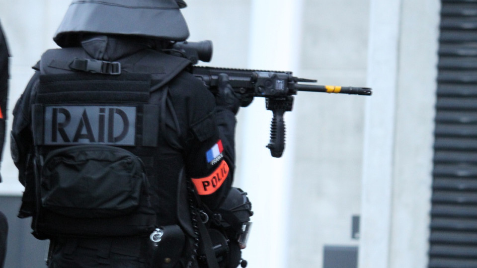 Lyon : un homme armé menace une terrasse, le Raid déployé en urgence