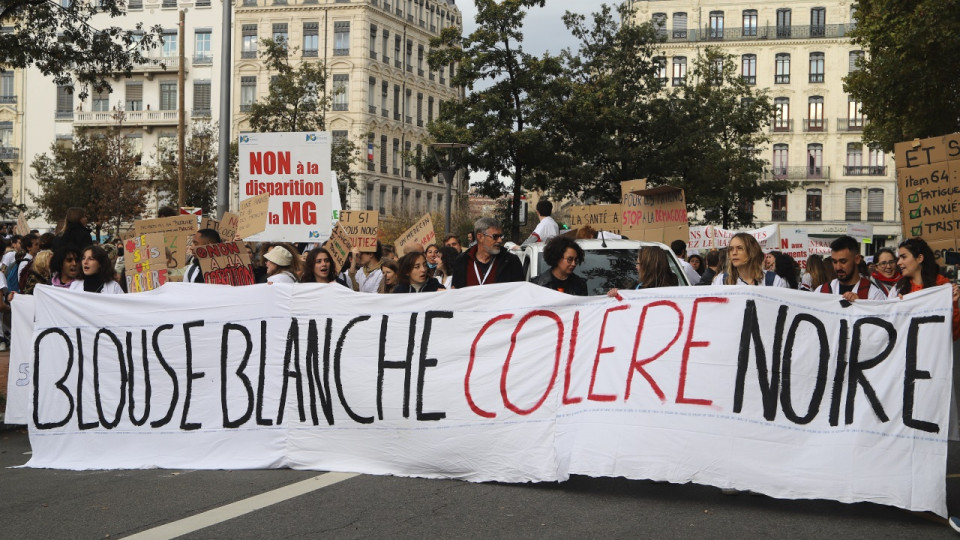 Ils veulent pouvoir s'installer où ils le souhaitent : les futurs médecins appellent à manifester à Lyon "contre la coercition"