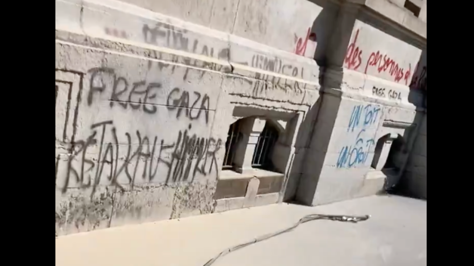 Manifestation du 1er mai à Lyon : Edouard Hoffmann se moque de la "promptitude" de la mairie à faire effacer le tag "Doucet GAV" un jour férié