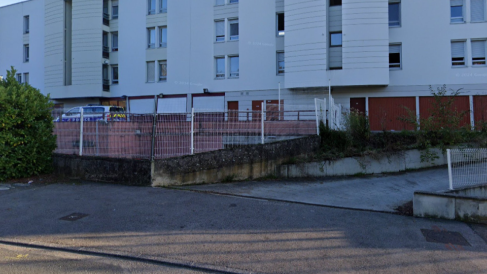 Près de Lyon : une dizaine d’individus s’en prennent au commissariat de Rillieux-la-Pape avec des cocktails Molotov