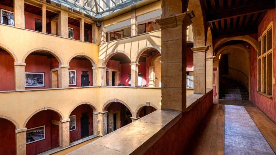 La Cour des Loges rouvre ce mardi dans le Vieux-Lyon, après plus de deux ans de travaux
