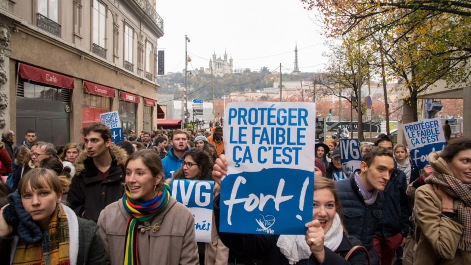 "Ne permettez pas qu’une telle hypocrisie voit le jour" : un rassemblement à Lyon contre le suicide assisté ce mardi après le vote des députés