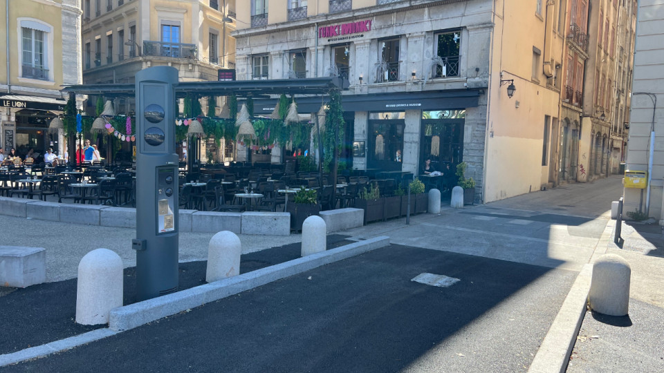 Lyon : début de l'installation des bornes d’accès à la future Zone à trafic limité
