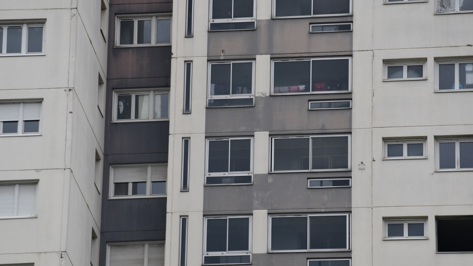 Drame près de Lyon : un homme se jette dans le vide avec son enfant dans les bras