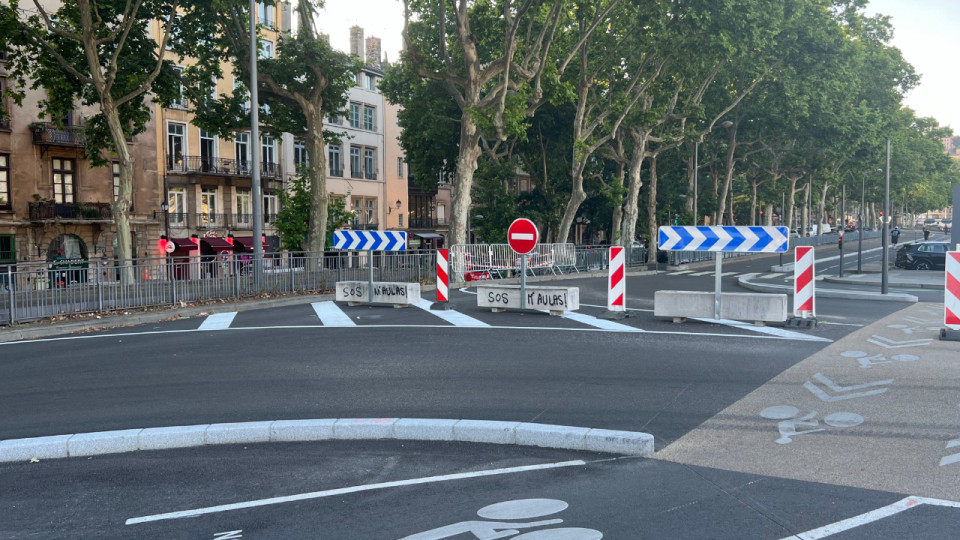 "SOS M.Aulas !" : la colère gronde après la fermeture partielle du quai Romain-Rolland à Lyon