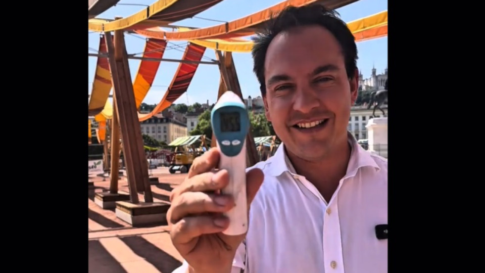 45,5°C sous l'oeuvre d'art de la place Bellecour à Lyon : Pierre Oliver (LR) est allé mesurer la température