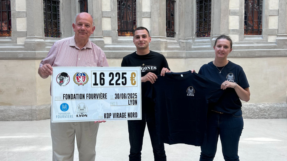 Le Virage Nord de l'OL soutient la Fondation Fourvi&egrave;re avec un don de 16 000&euro;