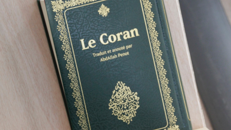 Il avait mis le feu à un Coran devant une mosquée : son procès s’ouvre ce mercredi à Lyon