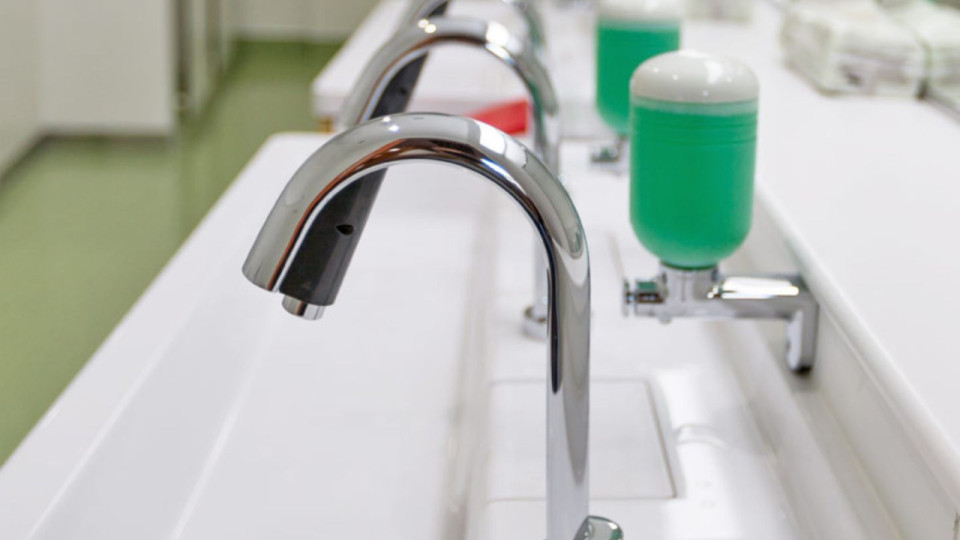 Du plomb dans l'eau des nouvelles écoles de Lyon : un référé expertise engagé pour "établir les responsabilités"