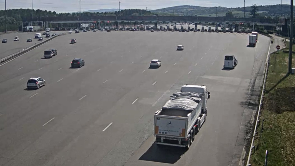 Près de Lyon : son camion-citerne prend feu au péage de Villefranche-Limas
