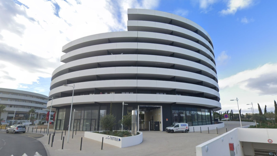 Son ex-compagnon la suit pendant ses vacances à Agde, une Lyonnaise le tue à coup de couteau