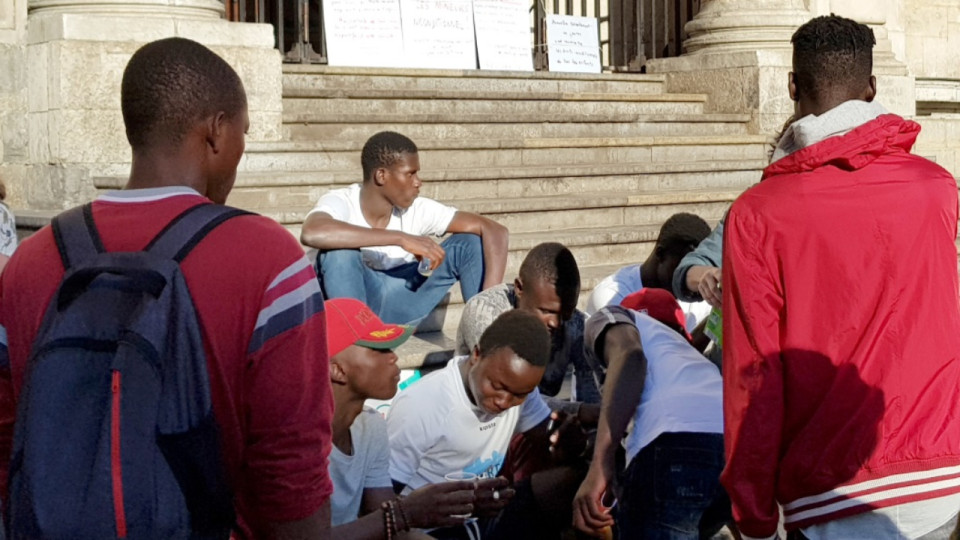 Un mineur isolé remis à la rue à Lyon : "Une absence de volonté politique municipale de trouver des solutions viables"