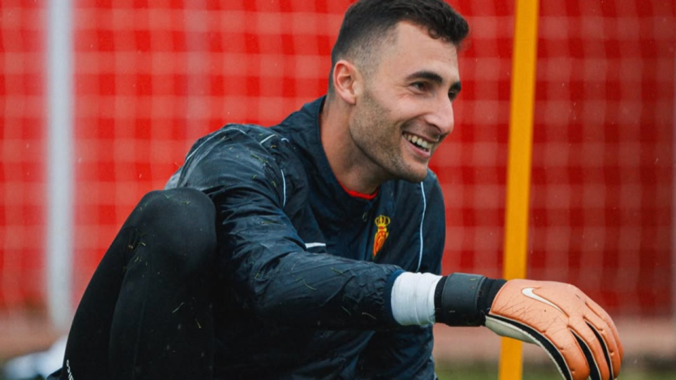 Colosse slovaque, révélé sur le tard : qui est Dominik Greif, le nouveau gardien de l'Olympique Lyonnais ?