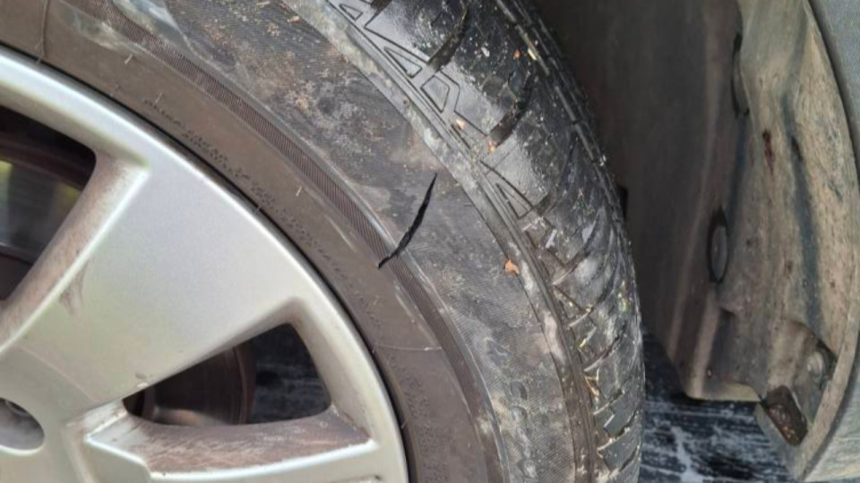 Près de Lyon : le maire découvre ses pneus crevés, une enquête ouverte