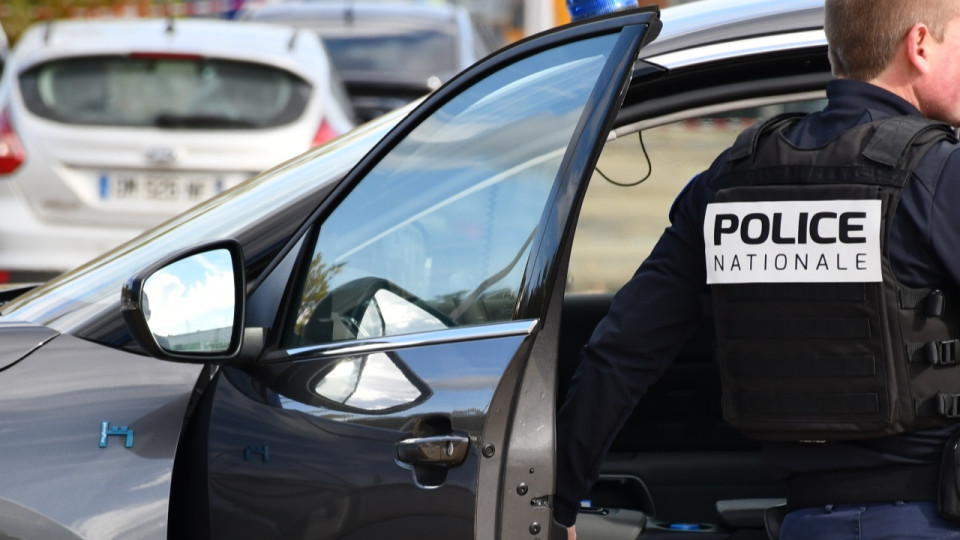 "France aux Français", "Mort l’arabe" : une enquête ouverte après des tags racistes sur une résidence à Lyon