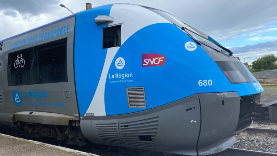 Près de Lyon : un homme de 50 ans tué par un train, le trafic TER interrompu