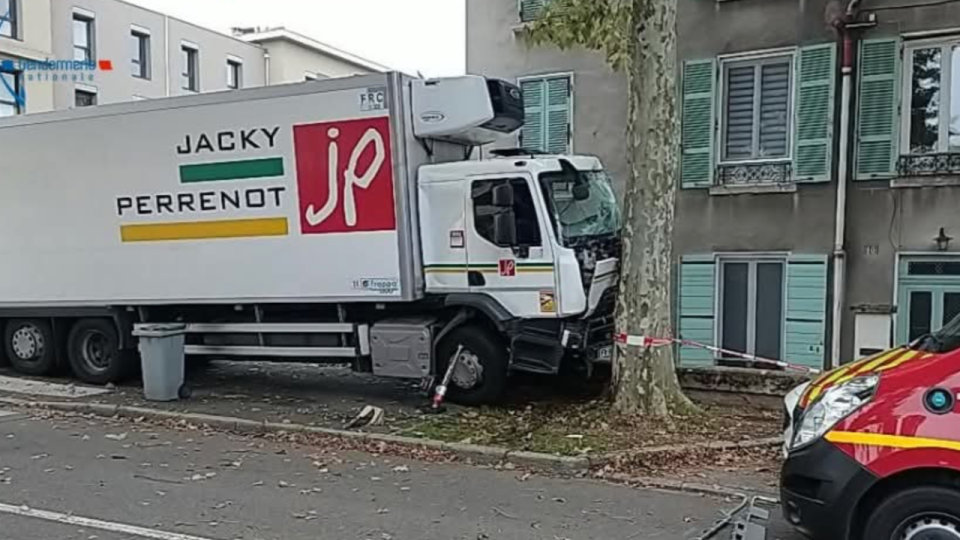 Appel à témoins après le grave accident impliquant un poids lourd et deux piétons à Neuville-sur-Saône