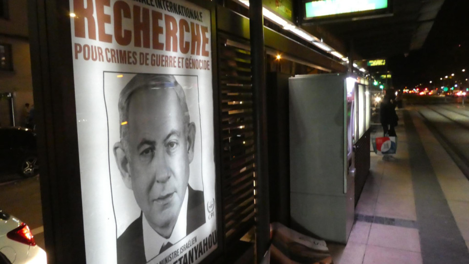 Lyon : des affiches contre la propagande et Netanyahou, quatre activistes antipub interpellés